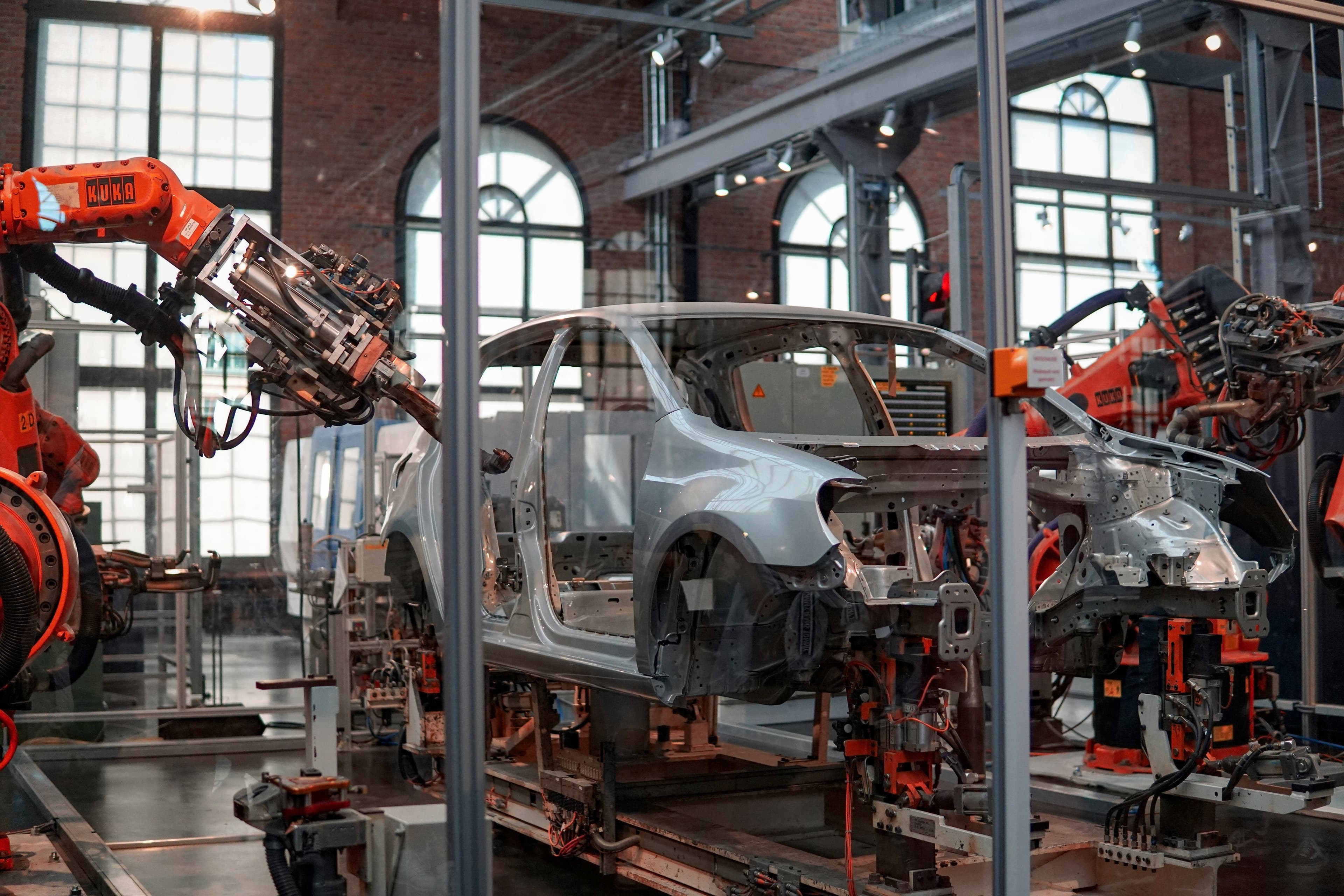 Manufacturing robot arm assembling car body
